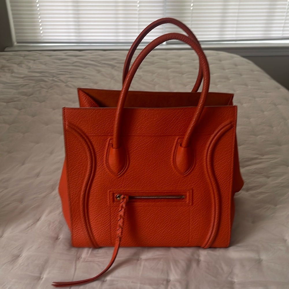 Excellent condition… Only wore this 5 times. Classic Céline